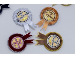 Бордовый значок Выпускник серебром