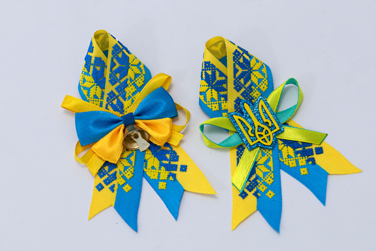 Желтые значки для детского сада брошь.